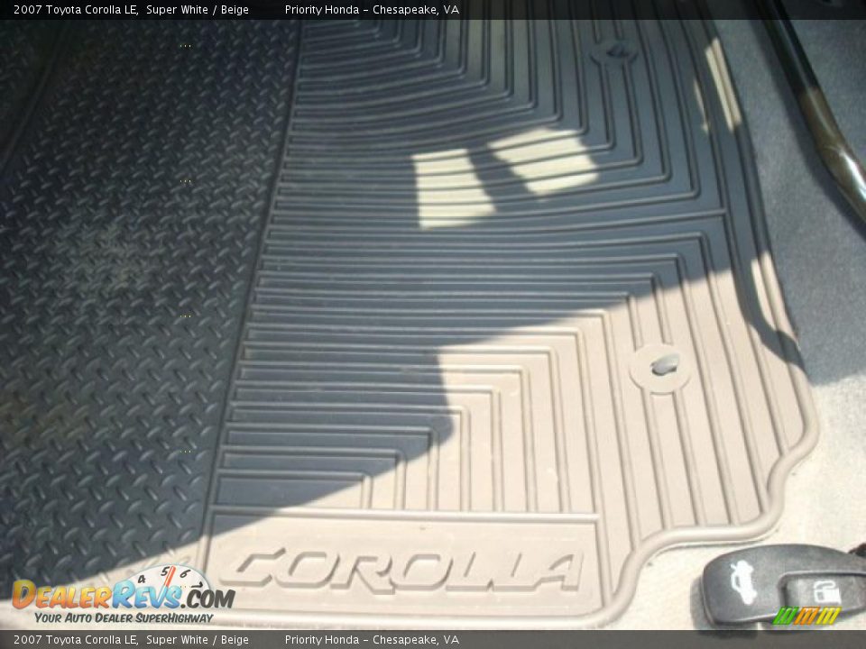 2007 Toyota Corolla LE Super White / Beige Photo #13