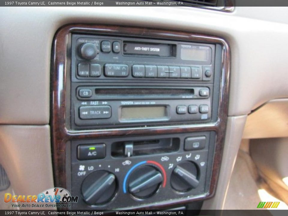 1997 Toyota Camry LE Cashmere Beige Metallic / Beige Photo #15