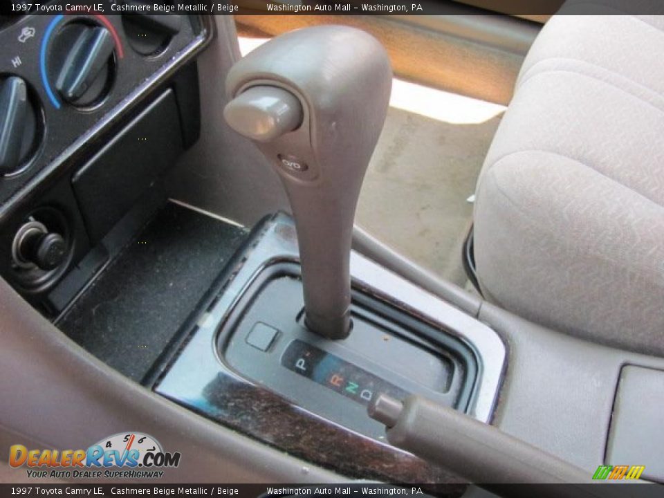 1997 Toyota Camry LE Cashmere Beige Metallic / Beige Photo #16