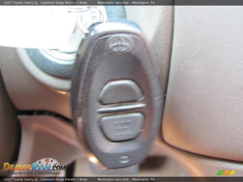 1997 Toyota Camry LE Cashmere Beige Metallic / Beige Photo #17