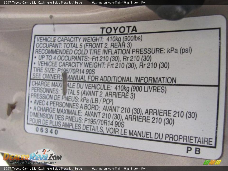 1997 Toyota Camry LE Cashmere Beige Metallic / Beige Photo #18