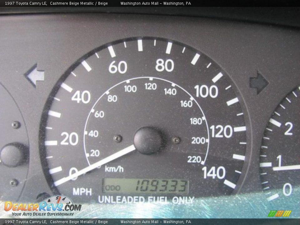 1997 Toyota Camry LE Cashmere Beige Metallic / Beige Photo #20
