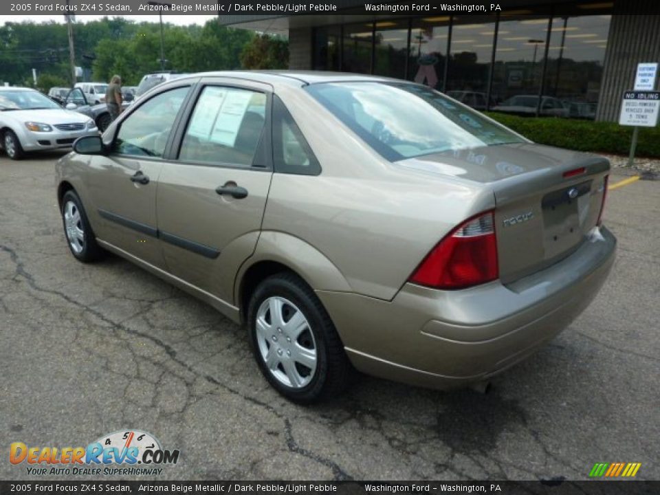 2005 Ford Focus ZX4 S Sedan Arizona Beige Metallic / Dark Pebble/Light Pebble Photo #2