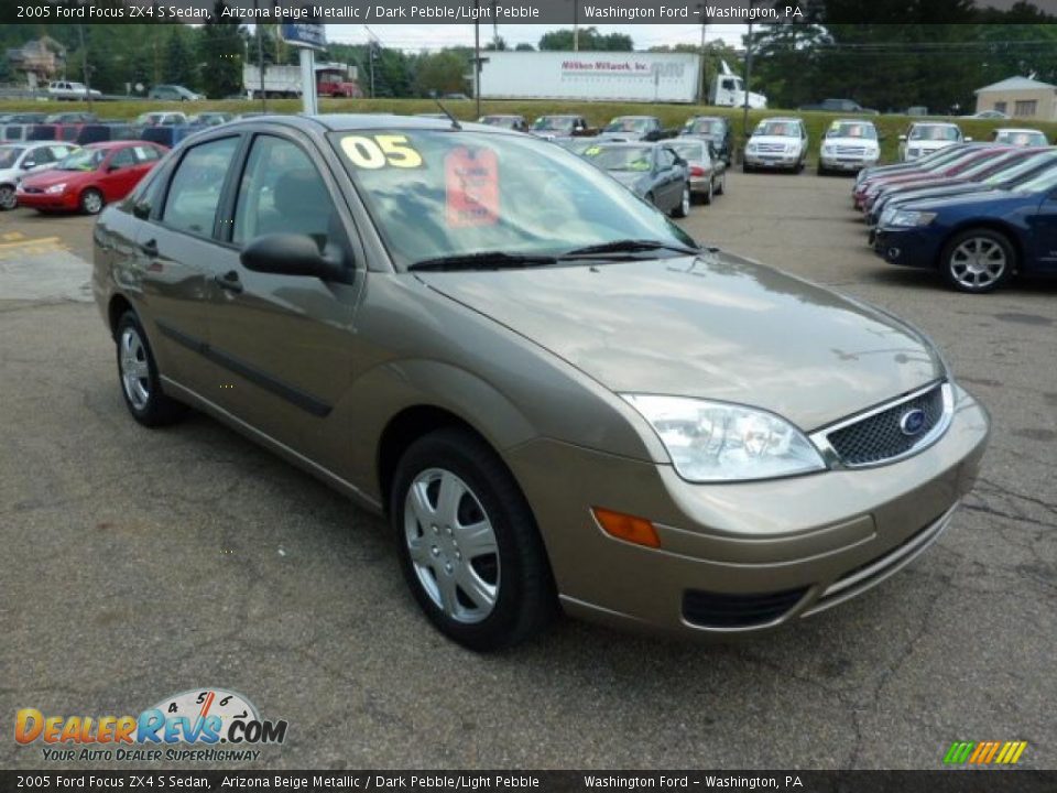 2005 Ford Focus ZX4 S Sedan Arizona Beige Metallic / Dark Pebble/Light Pebble Photo #6