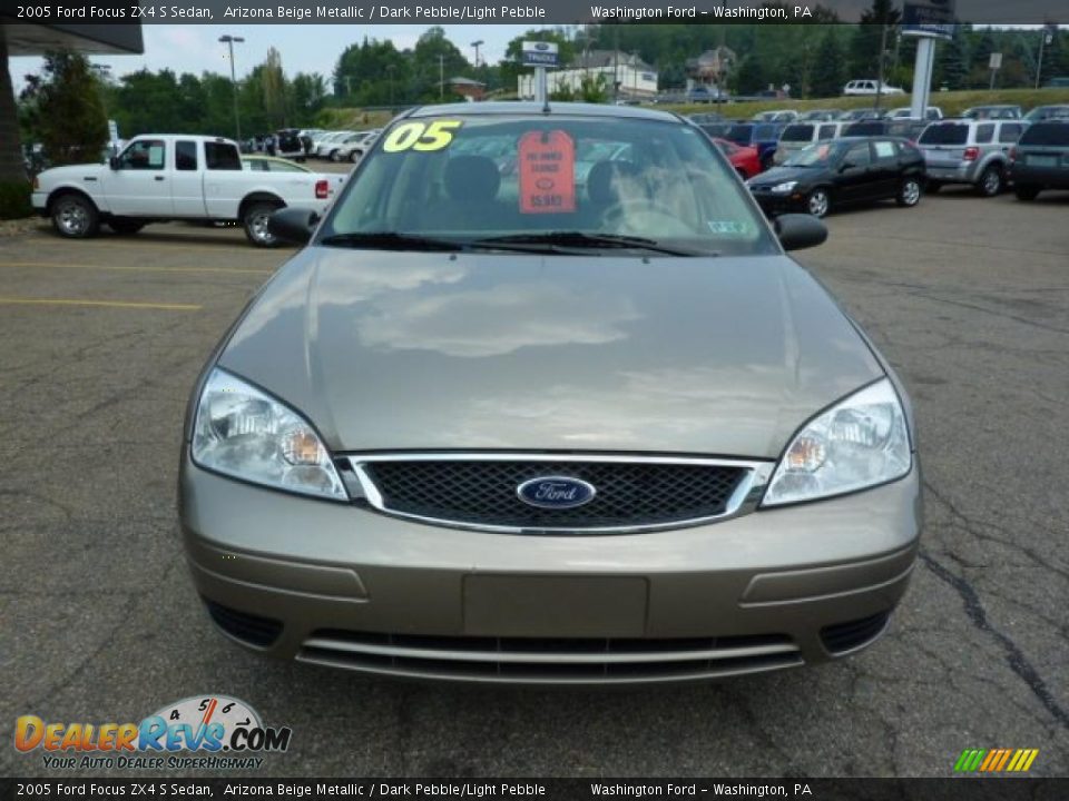 2005 Ford Focus ZX4 S Sedan Arizona Beige Metallic / Dark Pebble/Light Pebble Photo #7