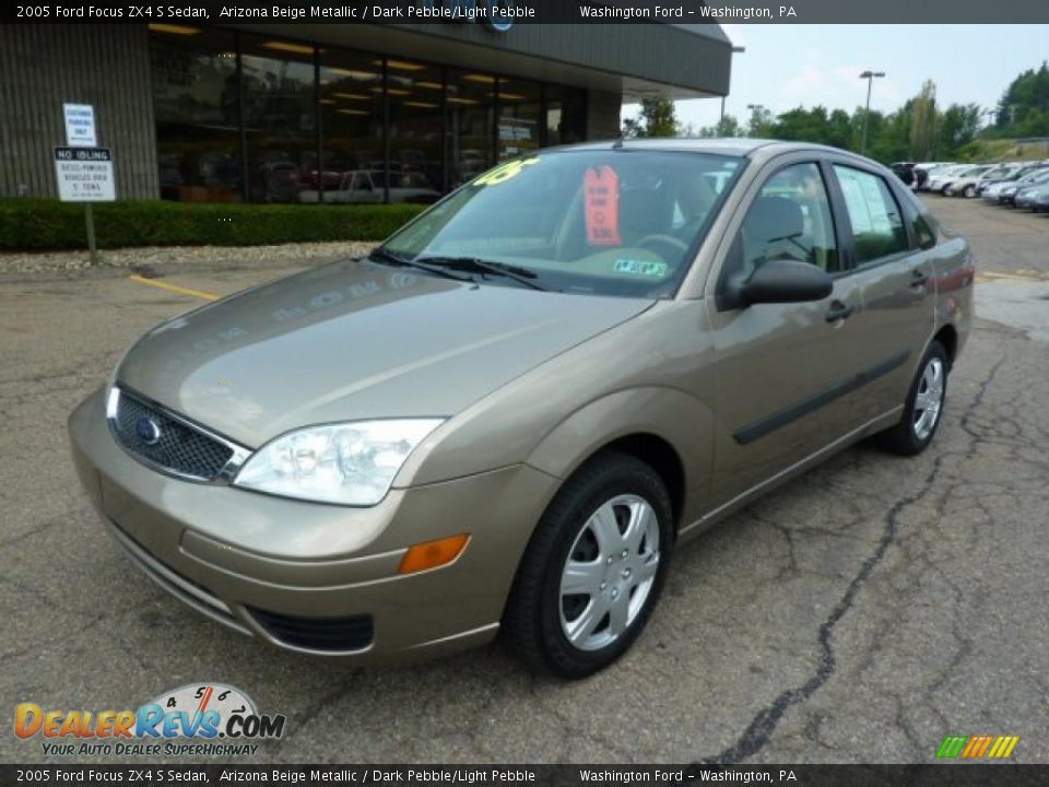 2005 Ford Focus ZX4 S Sedan Arizona Beige Metallic / Dark Pebble/Light Pebble Photo #8