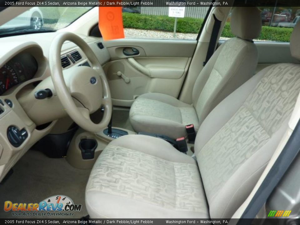 2005 Ford Focus ZX4 S Sedan Arizona Beige Metallic / Dark Pebble/Light Pebble Photo #10