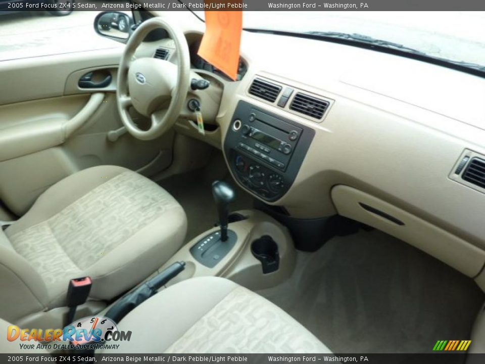 2005 Ford Focus ZX4 S Sedan Arizona Beige Metallic / Dark Pebble/Light Pebble Photo #17