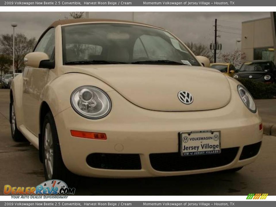 2009 Volkswagen New Beetle 2.5 Convertible Harvest Moon Beige / Cream Photo #2