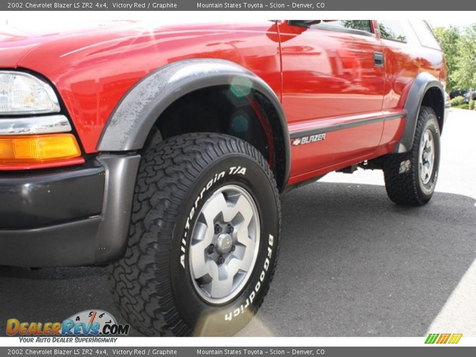 2002 Chevrolet Blazer LS ZR2 4x4 Victory Red / Graphite Photo #31