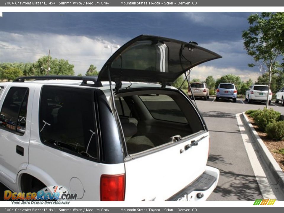 2004 Chevrolet Blazer LS 4x4 Summit White / Medium Gray Photo #26