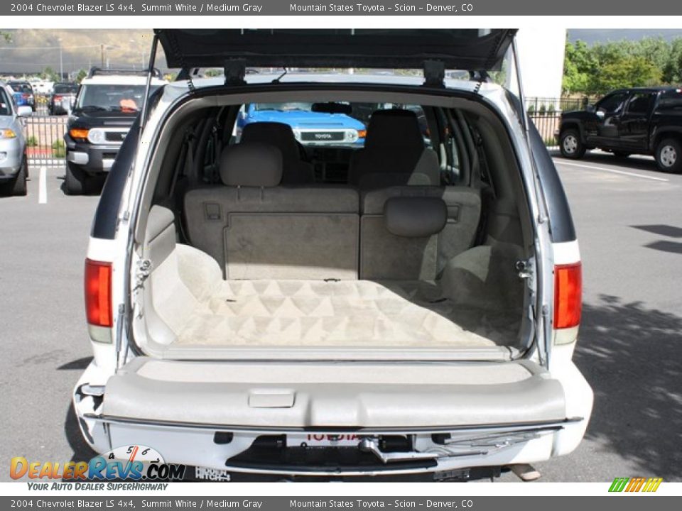 2004 Chevrolet Blazer LS 4x4 Summit White / Medium Gray Photo #27