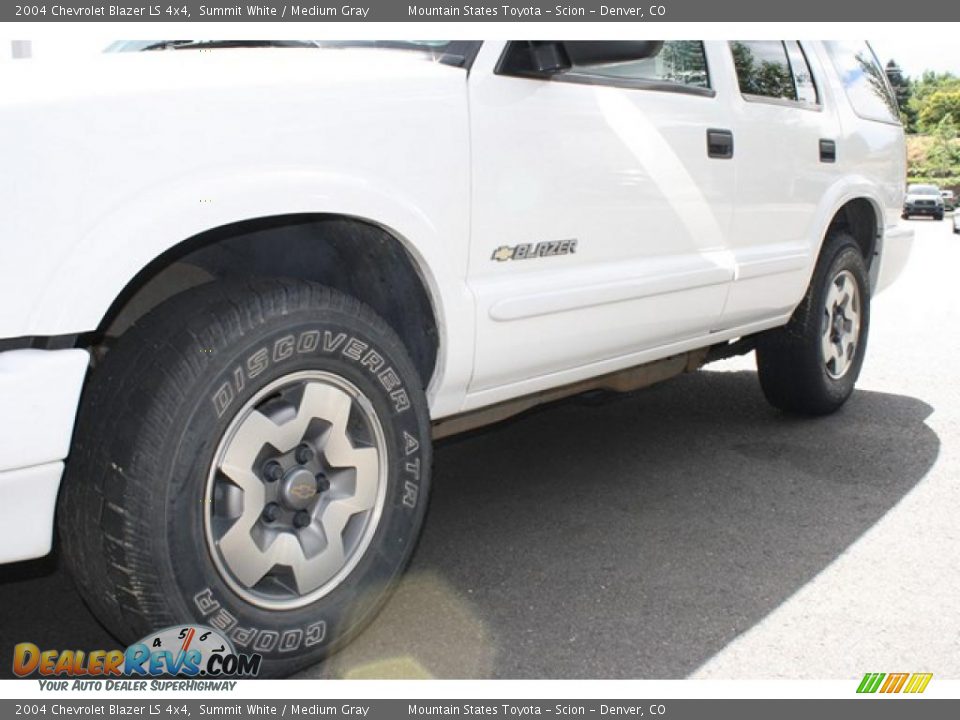 2004 Chevrolet Blazer LS 4x4 Summit White / Medium Gray Photo #30