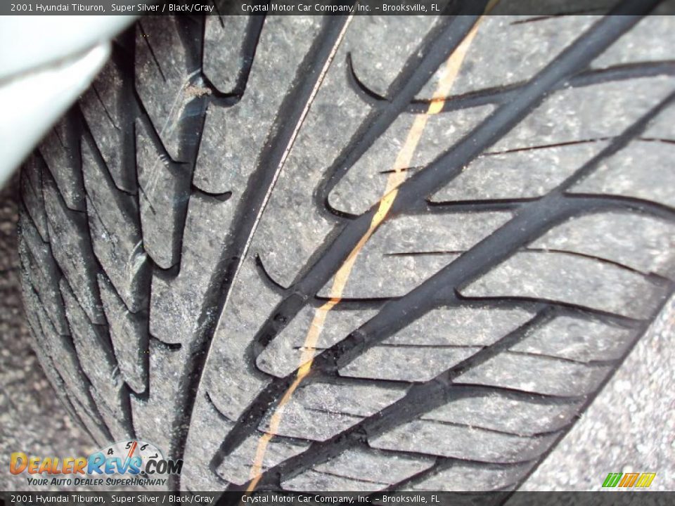 2001 Hyundai Tiburon Super Silver / Black/Gray Photo #14
