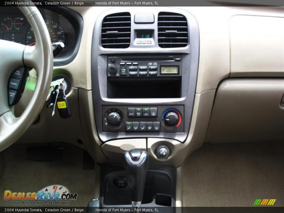 2004 Hyundai Sonata Celadon Green / Beige Photo #12