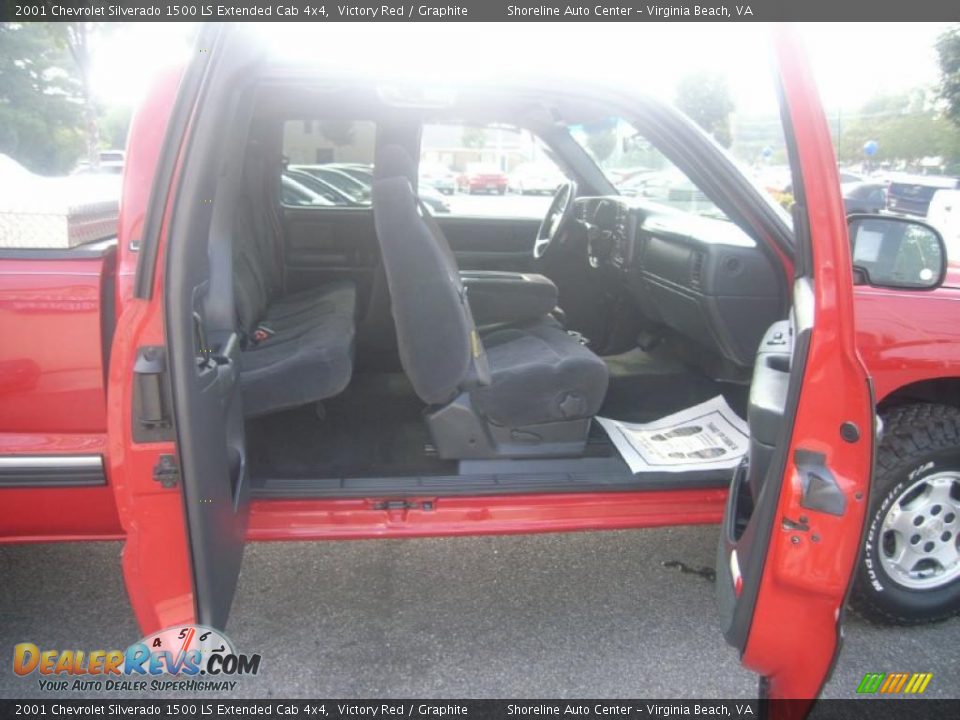 2001 Chevrolet Silverado 1500 LS Extended Cab 4x4 Victory Red / Graphite Photo #13
