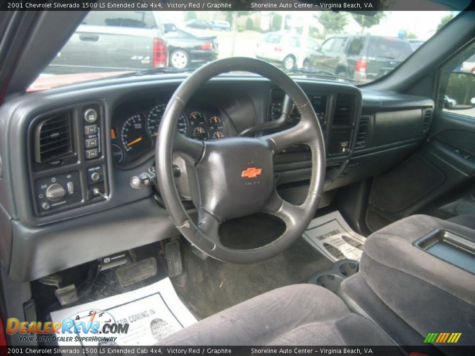 2001 Chevrolet Silverado 1500 LS Extended Cab 4x4 Victory Red / Graphite Photo #15