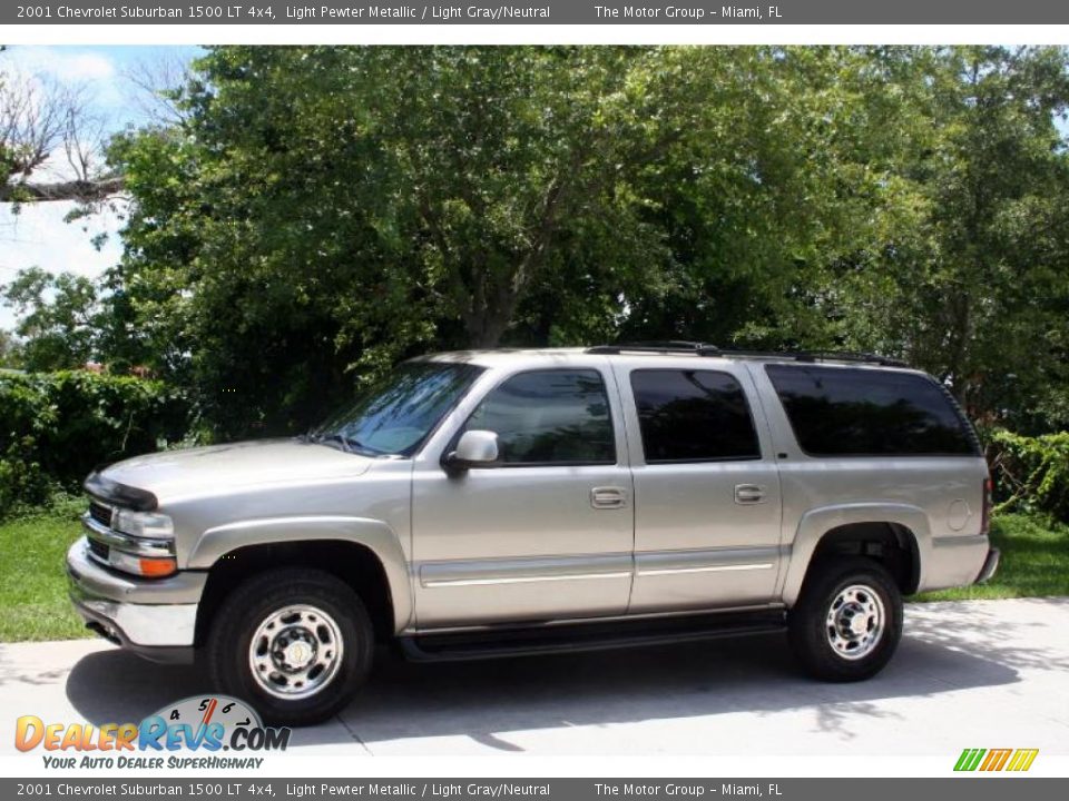 2001 Chevrolet Suburban 1500 LT 4x4 Light Pewter Metallic / Light Gray/Neutral Photo #2