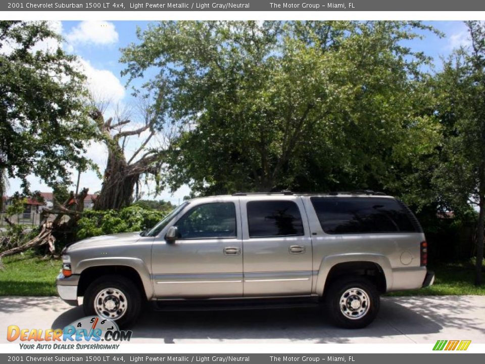 2001 Chevrolet Suburban 1500 LT 4x4 Light Pewter Metallic / Light Gray/Neutral Photo #3