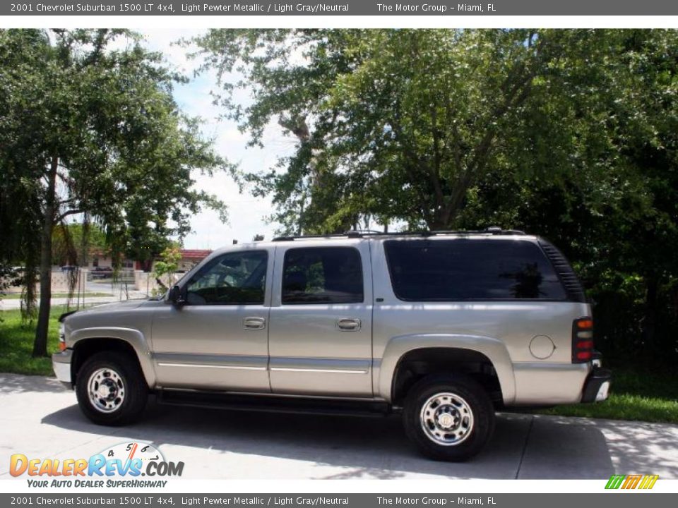 2001 Chevrolet Suburban 1500 LT 4x4 Light Pewter Metallic / Light Gray/Neutral Photo #4