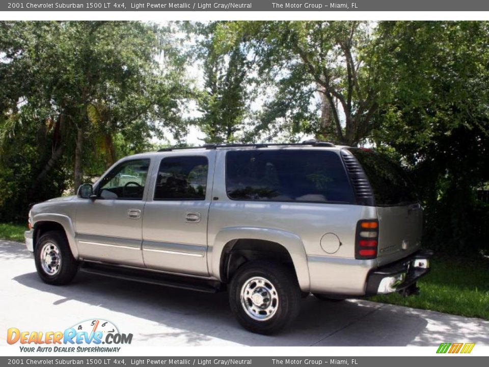 2001 Chevrolet Suburban 1500 LT 4x4 Light Pewter Metallic / Light Gray/Neutral Photo #5