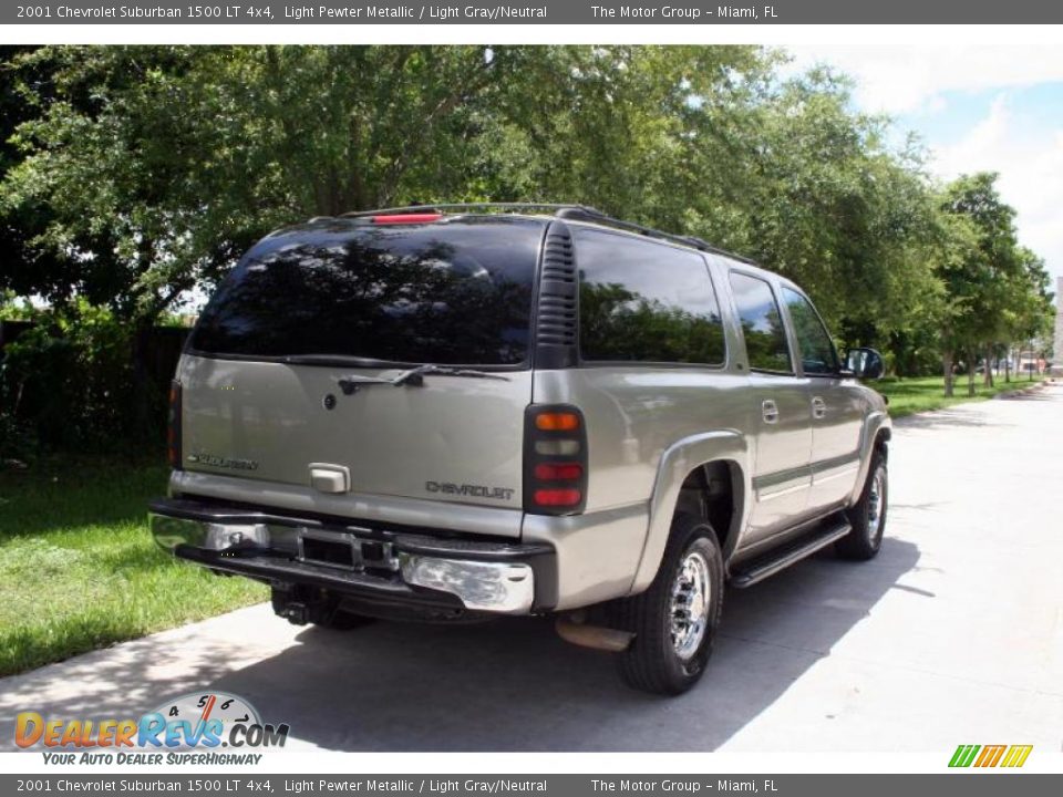 2001 Chevrolet Suburban 1500 LT 4x4 Light Pewter Metallic / Light Gray/Neutral Photo #10