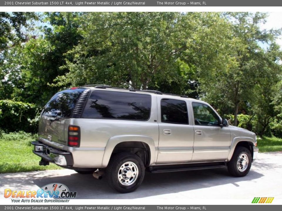 2001 Chevrolet Suburban 1500 LT 4x4 Light Pewter Metallic / Light Gray/Neutral Photo #11