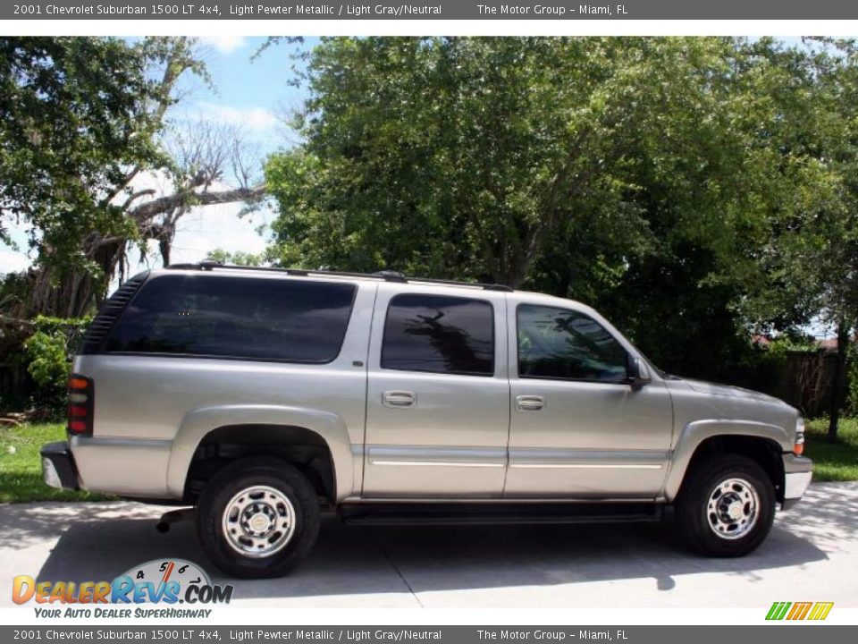 2001 Chevrolet Suburban 1500 LT 4x4 Light Pewter Metallic / Light Gray/Neutral Photo #12