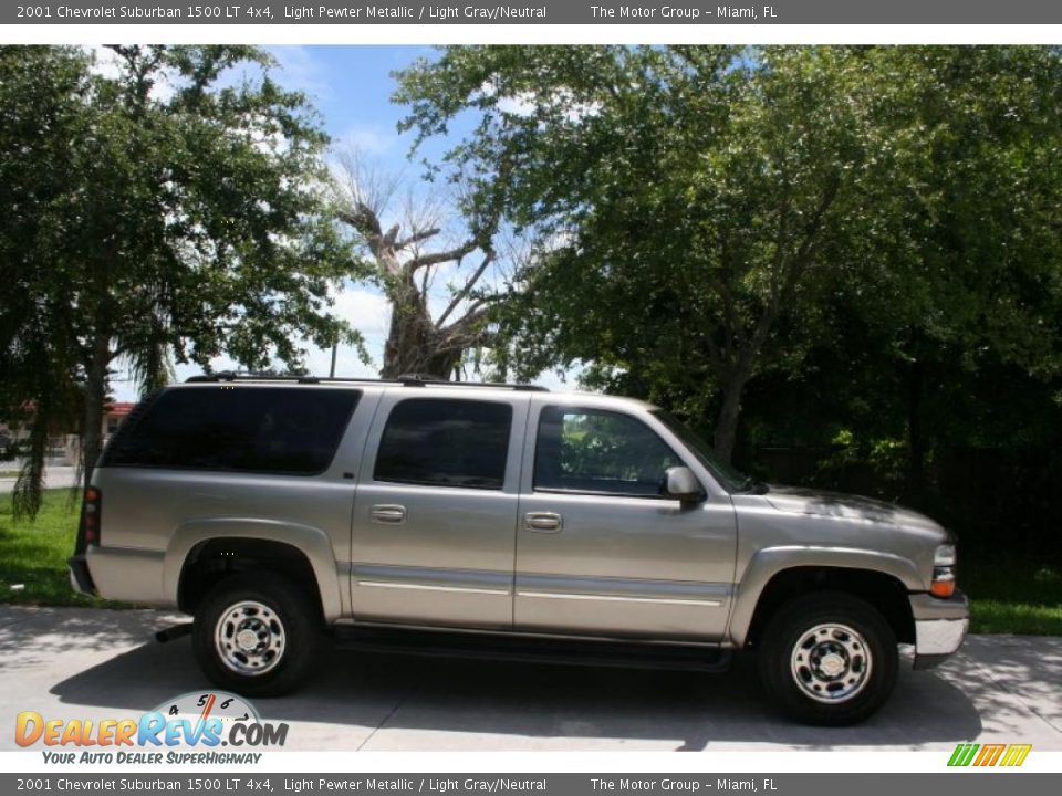 2001 Chevrolet Suburban 1500 LT 4x4 Light Pewter Metallic / Light Gray/Neutral Photo #13