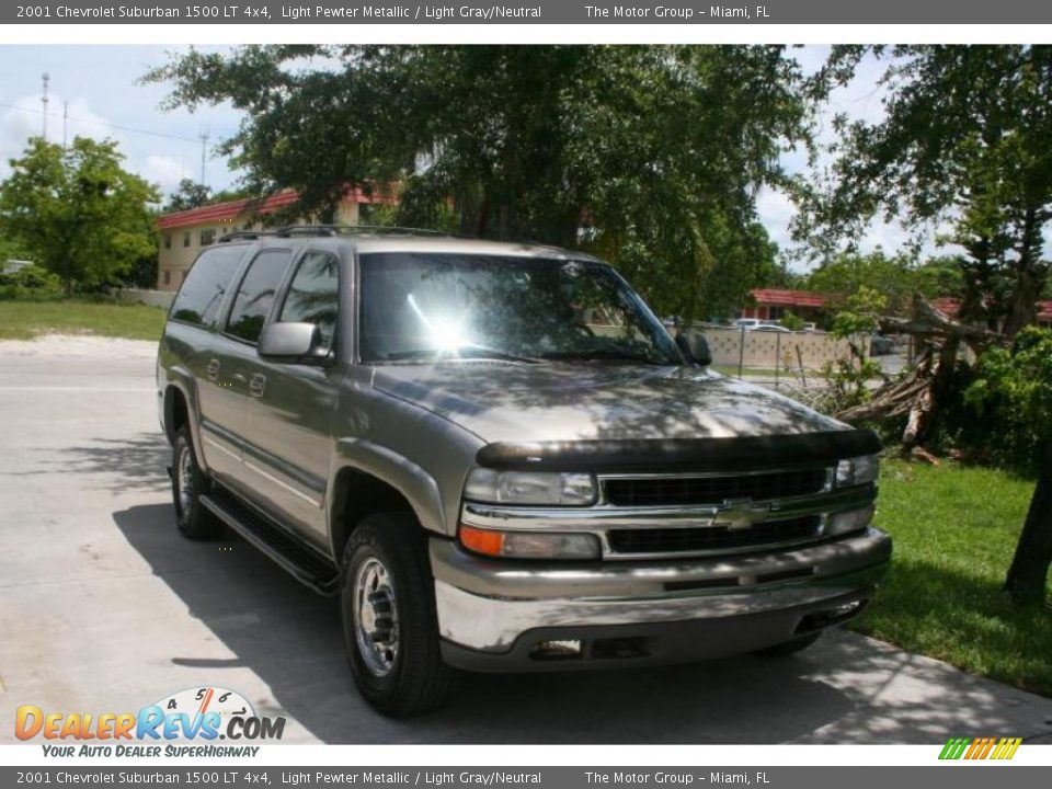 2001 Chevrolet Suburban 1500 LT 4x4 Light Pewter Metallic / Light Gray/Neutral Photo #17