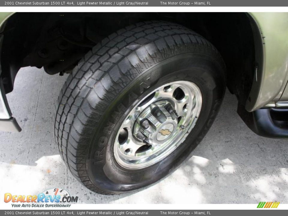 2001 Chevrolet Suburban 1500 LT 4x4 Light Pewter Metallic / Light Gray/Neutral Photo #25