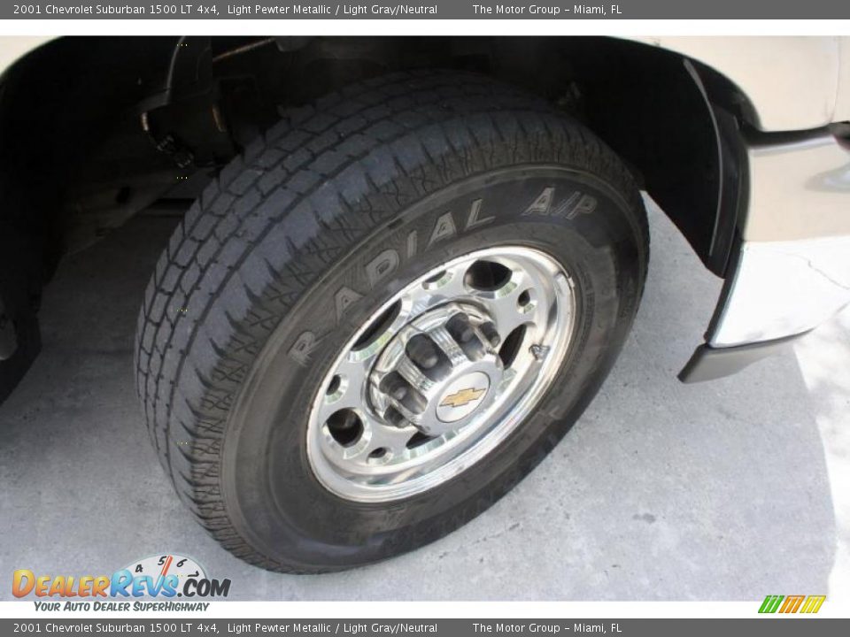 2001 Chevrolet Suburban 1500 LT 4x4 Light Pewter Metallic / Light Gray/Neutral Photo #26