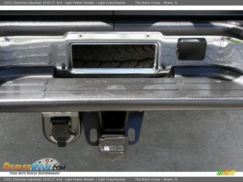 2001 Chevrolet Suburban 1500 LT 4x4 Light Pewter Metallic / Light Gray/Neutral Photo #29