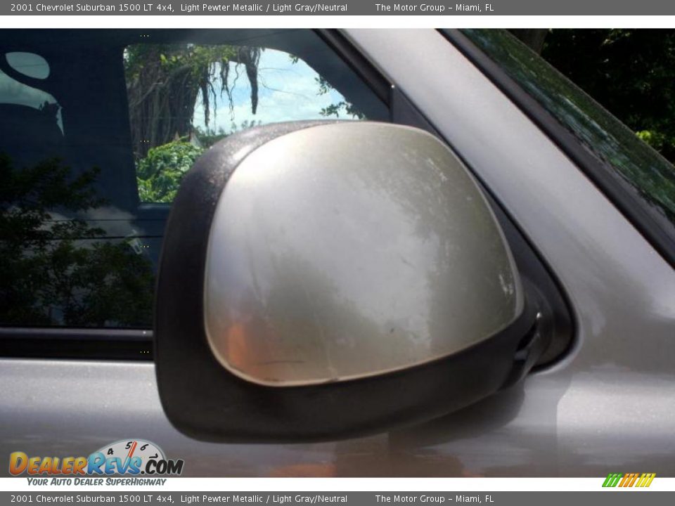 2001 Chevrolet Suburban 1500 LT 4x4 Light Pewter Metallic / Light Gray/Neutral Photo #31