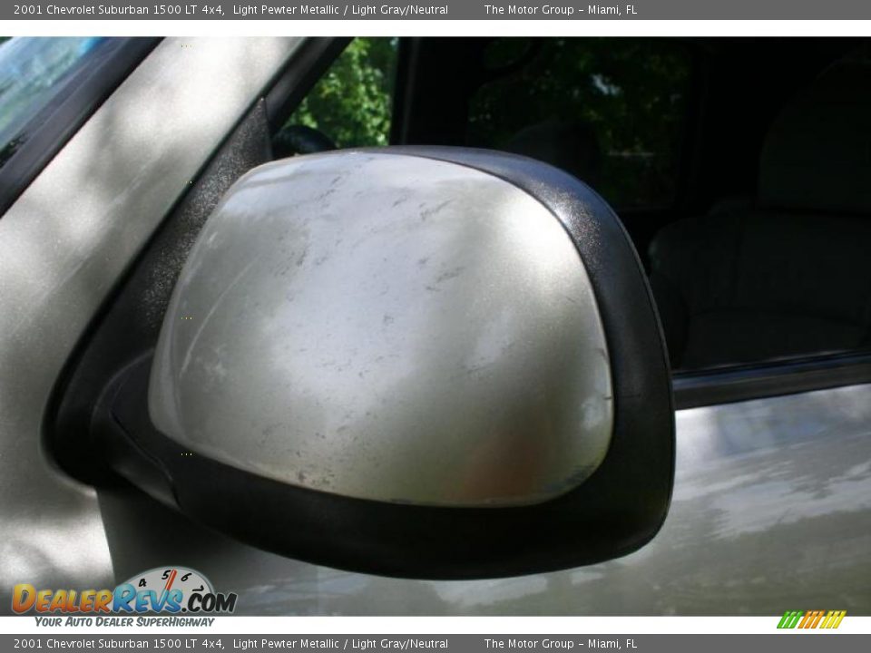 2001 Chevrolet Suburban 1500 LT 4x4 Light Pewter Metallic / Light Gray/Neutral Photo #32