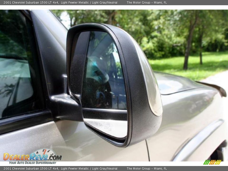 2001 Chevrolet Suburban 1500 LT 4x4 Light Pewter Metallic / Light Gray/Neutral Photo #34