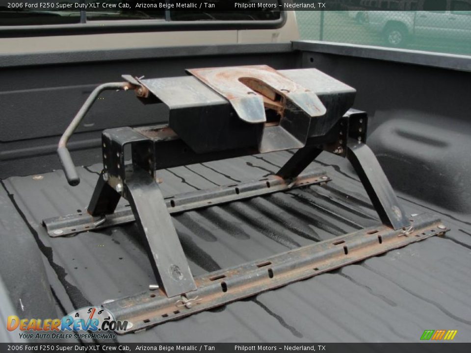 2006 Ford F250 Super Duty XLT Crew Cab Arizona Beige Metallic / Tan Photo #23