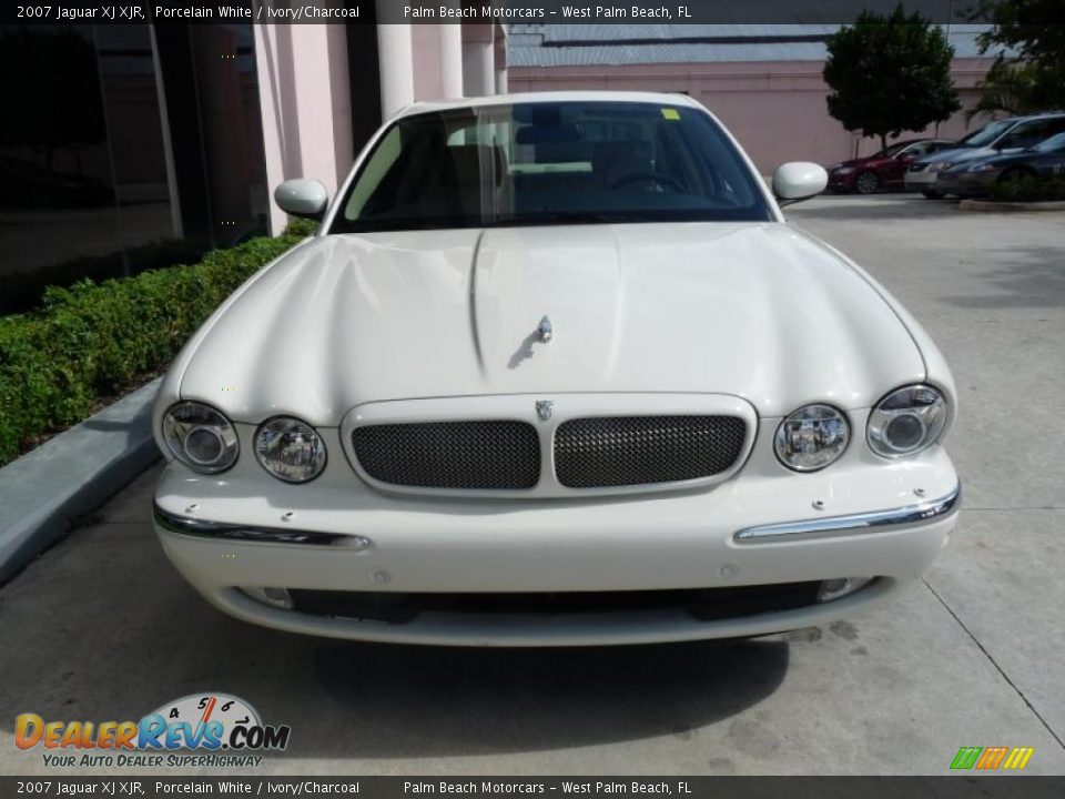 2007 Jaguar XJ XJR Porcelain White / Ivory/Charcoal Photo #2
