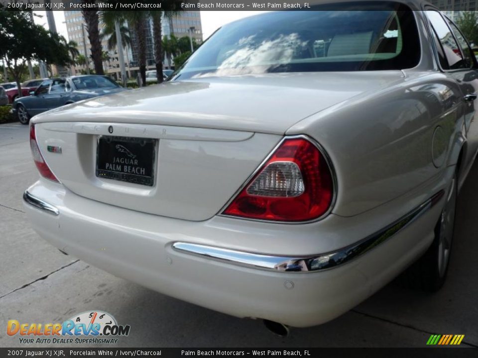 2007 Jaguar XJ XJR Porcelain White / Ivory/Charcoal Photo #7