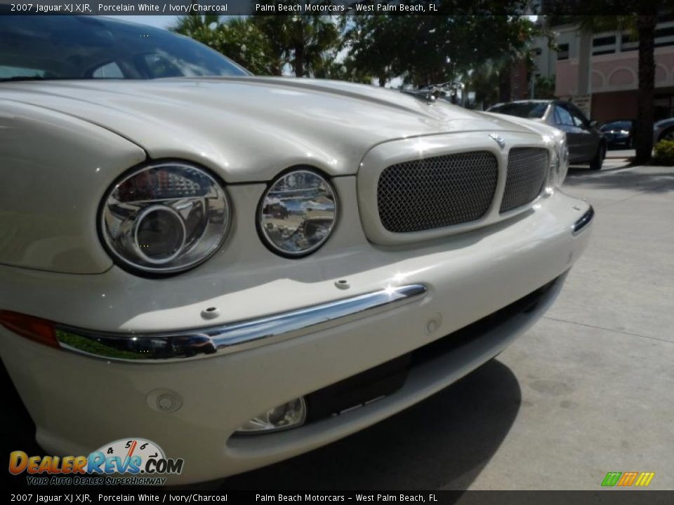 2007 Jaguar XJ XJR Porcelain White / Ivory/Charcoal Photo #9