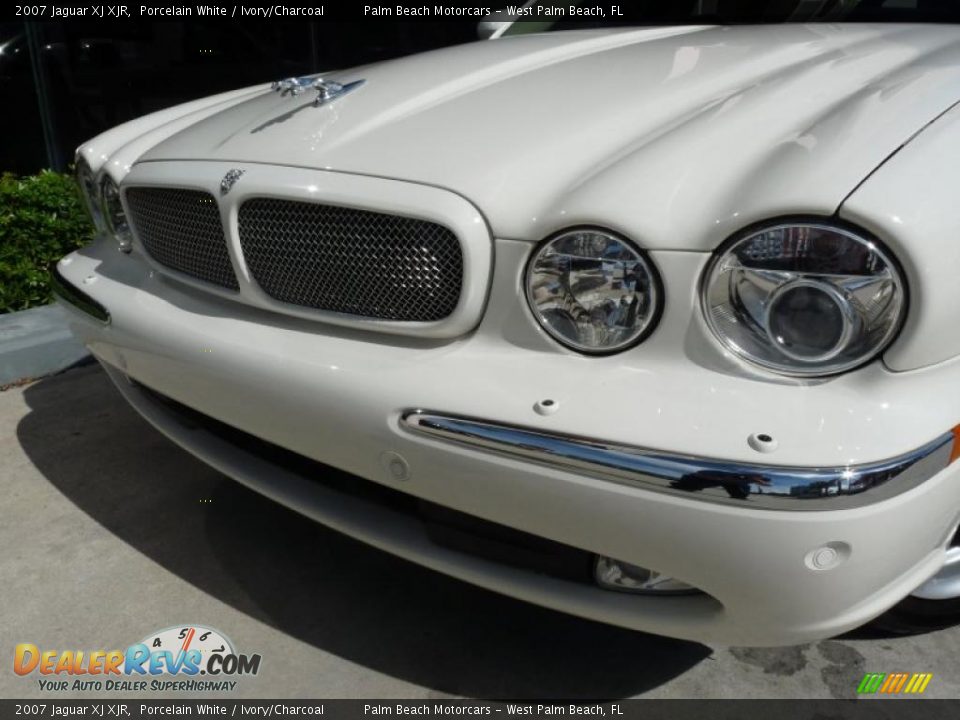 2007 Jaguar XJ XJR Porcelain White / Ivory/Charcoal Photo #10
