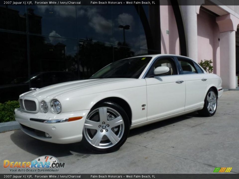 2007 Jaguar XJ XJR Porcelain White / Ivory/Charcoal Photo #11