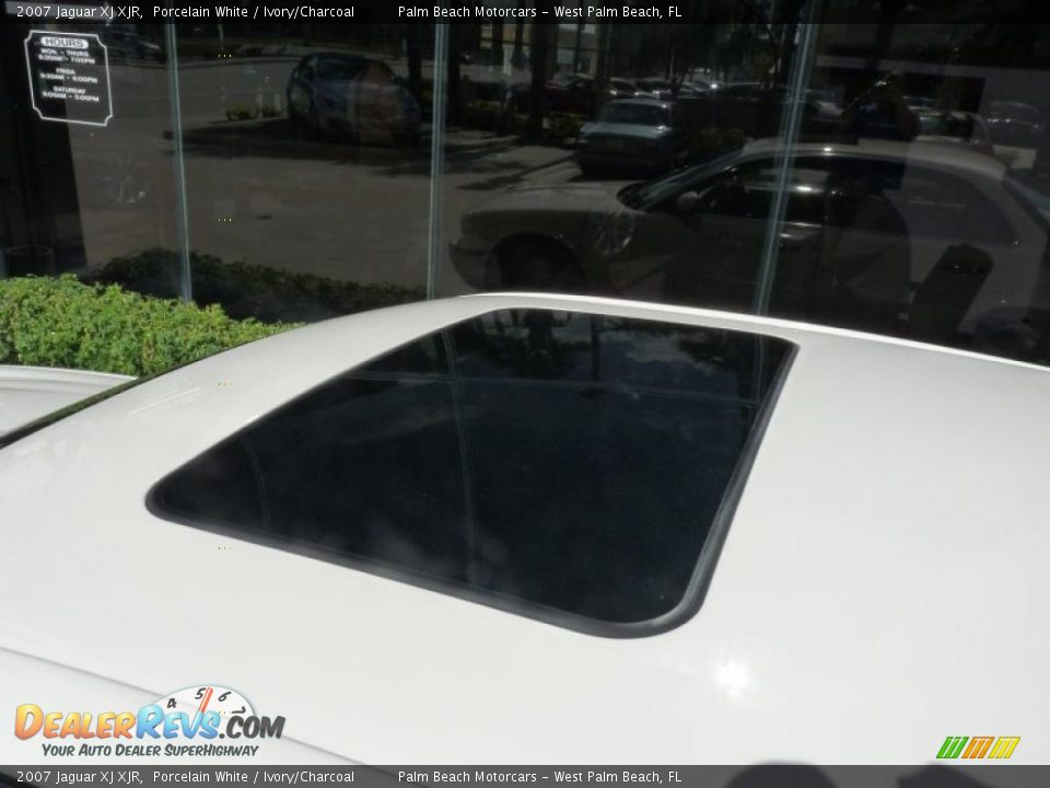 2007 Jaguar XJ XJR Porcelain White / Ivory/Charcoal Photo #15