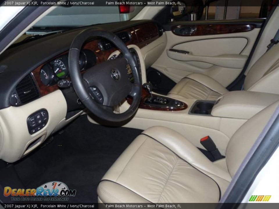 2007 Jaguar XJ XJR Porcelain White / Ivory/Charcoal Photo #19
