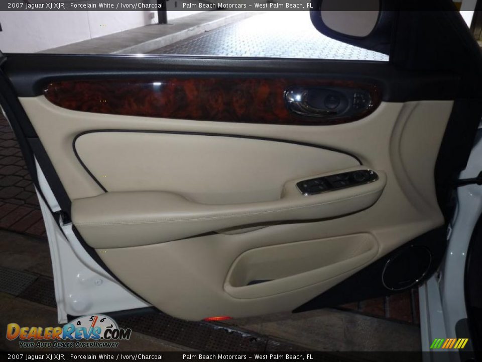 2007 Jaguar XJ XJR Porcelain White / Ivory/Charcoal Photo #20