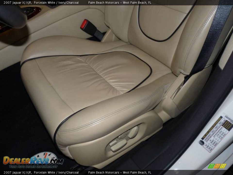 2007 Jaguar XJ XJR Porcelain White / Ivory/Charcoal Photo #23