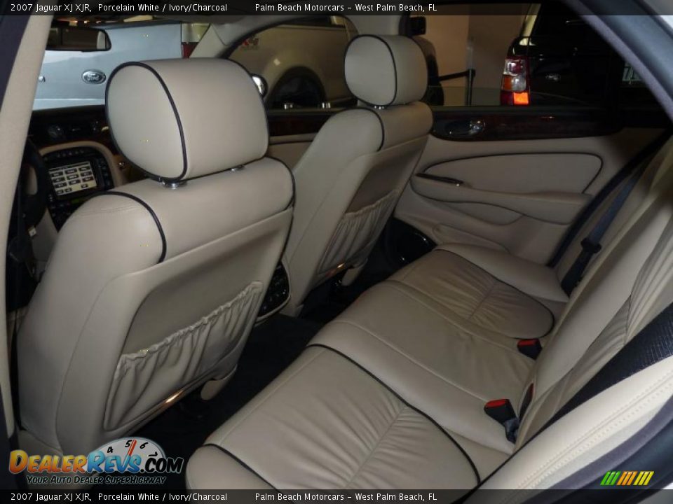2007 Jaguar XJ XJR Porcelain White / Ivory/Charcoal Photo #24