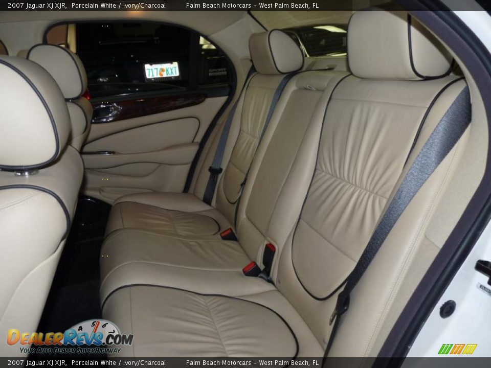 2007 Jaguar XJ XJR Porcelain White / Ivory/Charcoal Photo #25