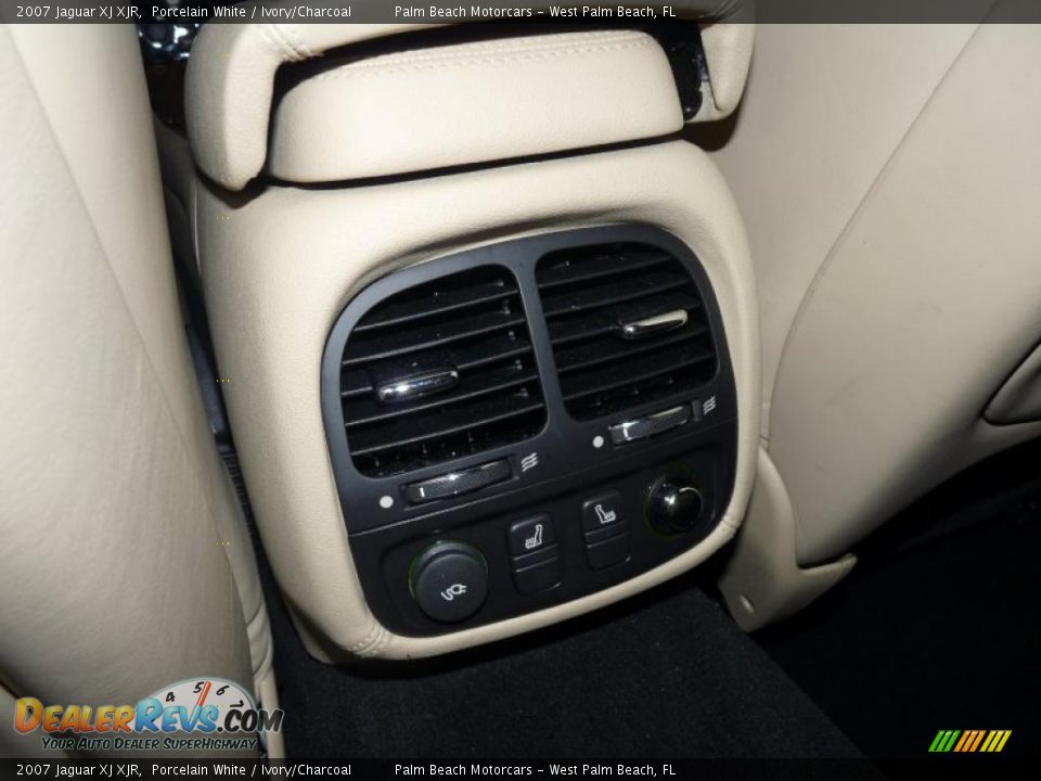 2007 Jaguar XJ XJR Porcelain White / Ivory/Charcoal Photo #26