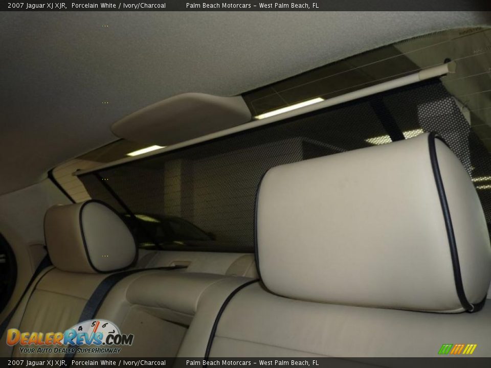 2007 Jaguar XJ XJR Porcelain White / Ivory/Charcoal Photo #27